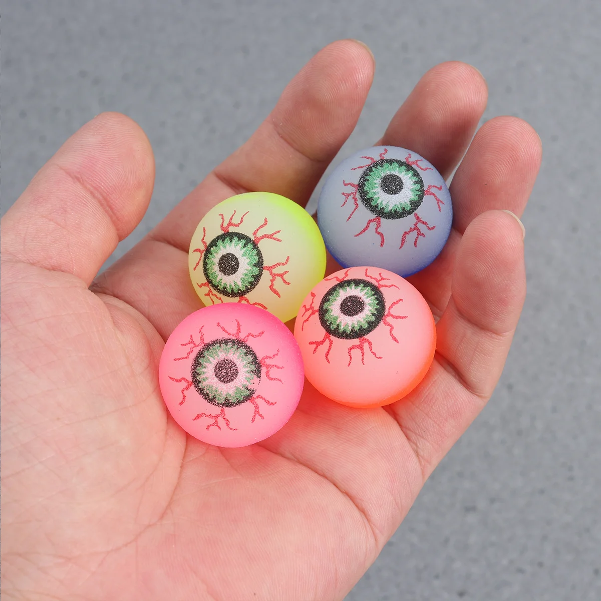 30pcs 32mm Halloween Bouncy Balls Scary Eye Balls Halloween Party Supplies (Random Color) bouncy balls party favors