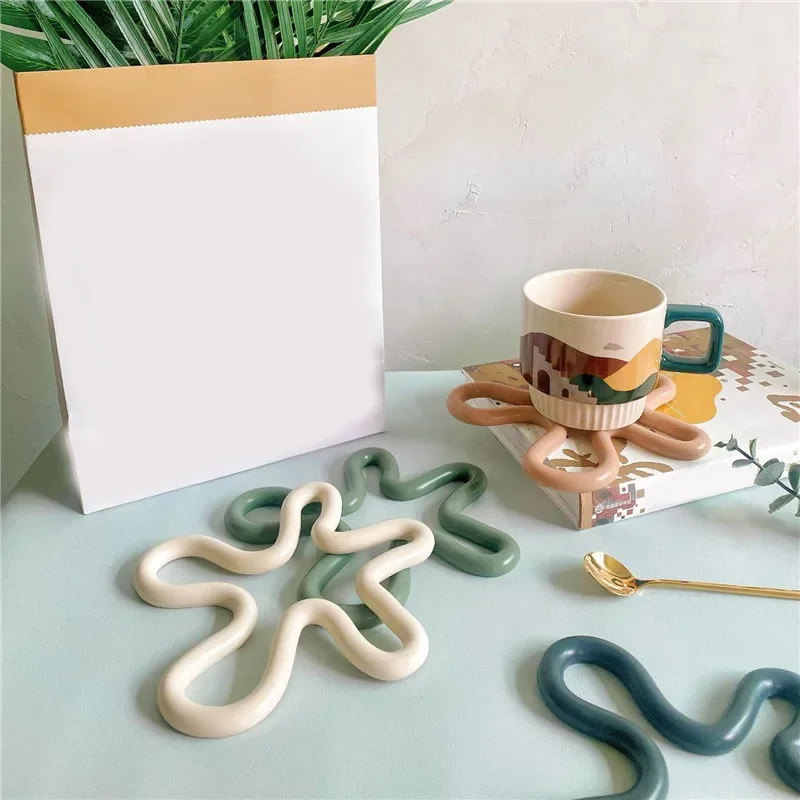 2PCS Geometric Silicone Placemat Heat Resistant Coaster Non Slip Pot Holder For Countertop Furniture Protection Stylish Kitchen