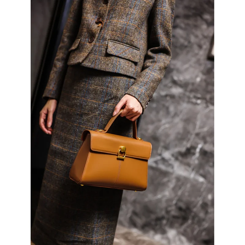 

Новая легкая роскошная винтажная сумка-мессенджер, осенне-зимняя модная высококачественная пригородная маленькая квадратная сумка через плечо, минималистичный