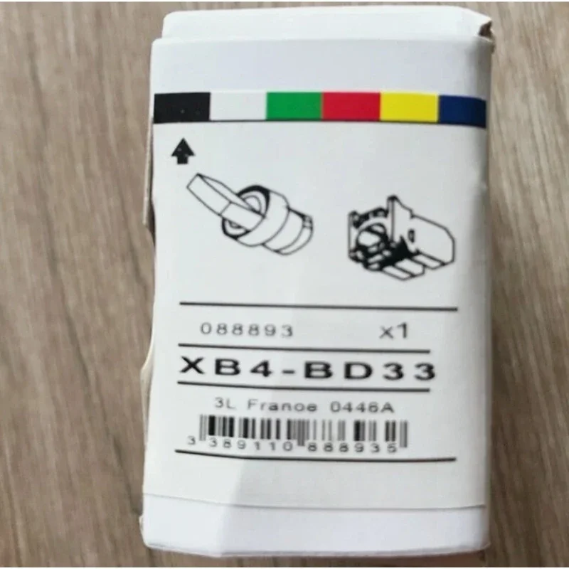 Brand New    XB4BD33 Selector switch metal black Ø22 3 positions stay put Fast delivery