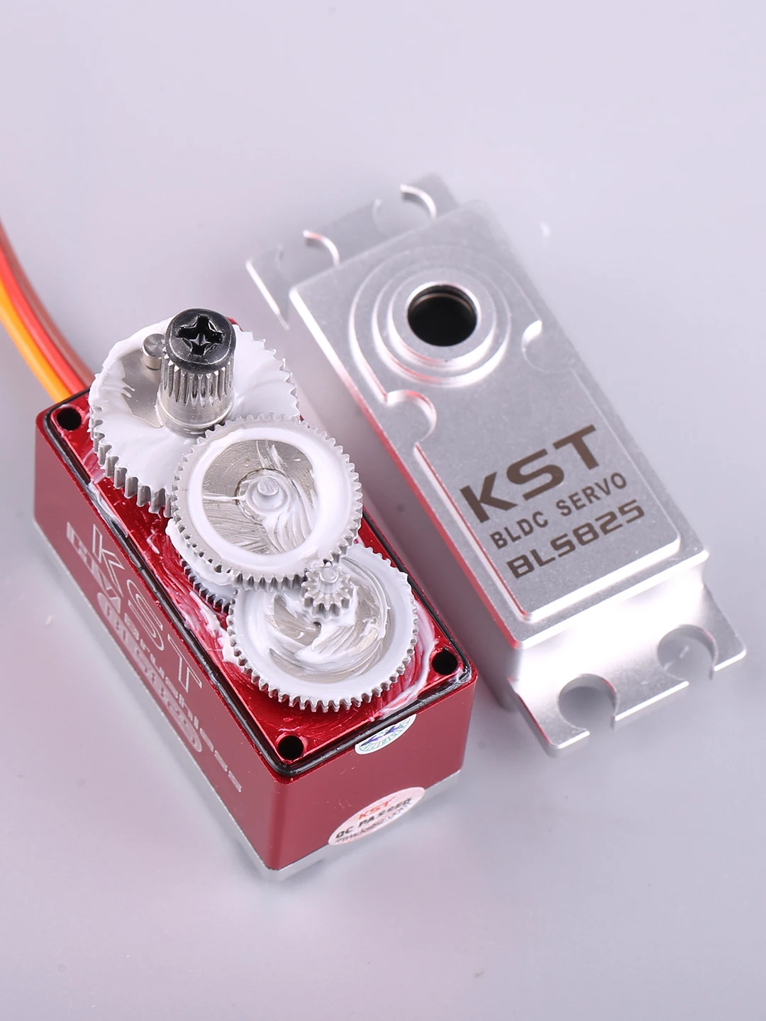 KST BLS825 MG V8.0 70g/ 35kg/ 0.11 sec HV Brushless brushless digital servo for RC airplane aircraft 1/8 Car Buggy