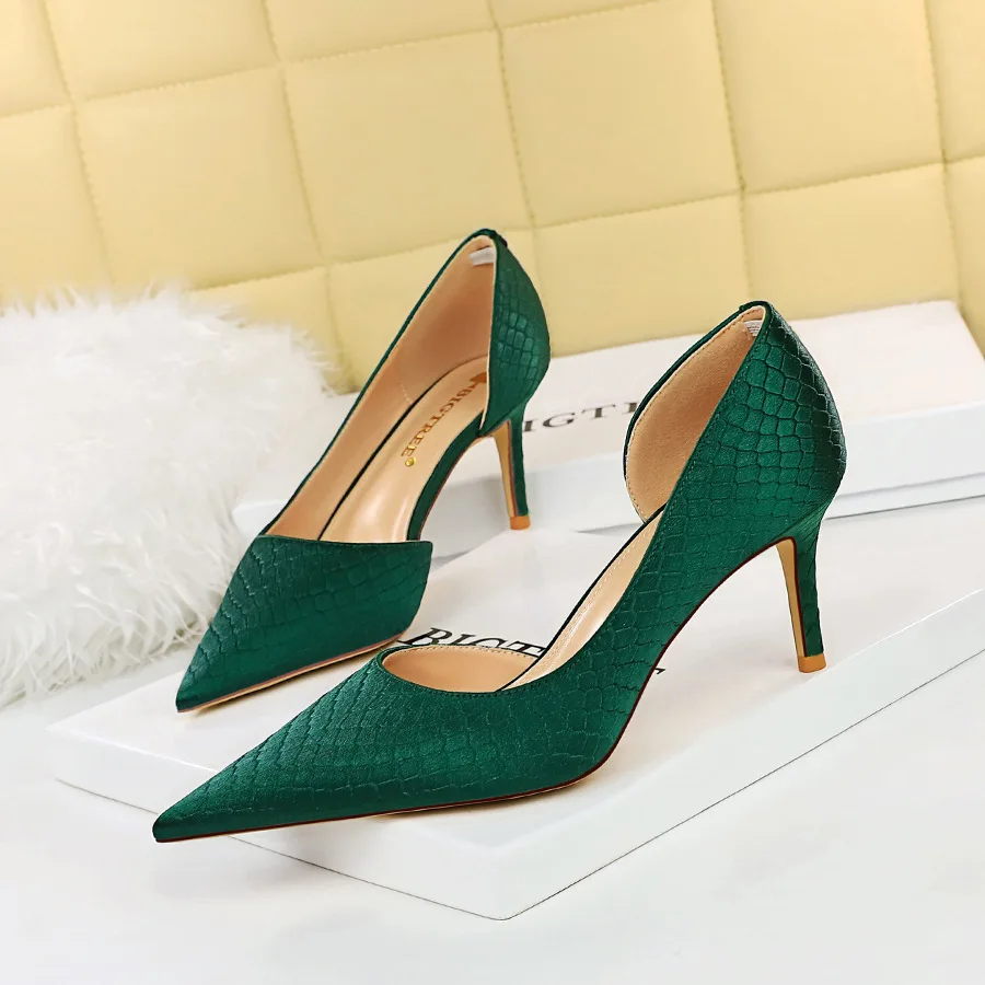 

7.5CM Fashion Sexy Banquet Fine Heel Super High Heel Shallow Mouth Side Hollowed Out Serpentine Satin Single Shoe Heels