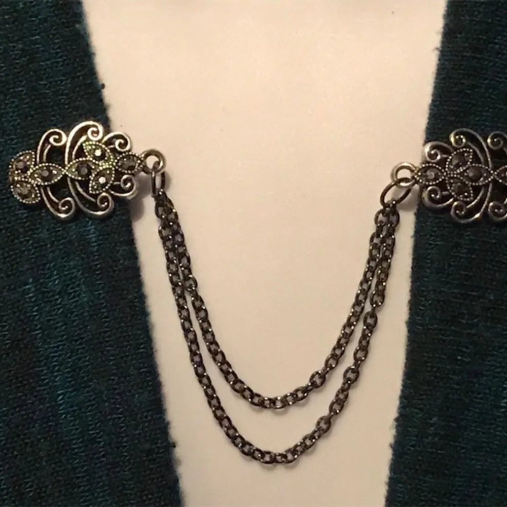 Vintage Flower Sweater Clip Women Fashion Chain Cardigan Clip Retro Hand Forged Buckles Waist Clip Cloak Brooch Pin Jewelry Gift