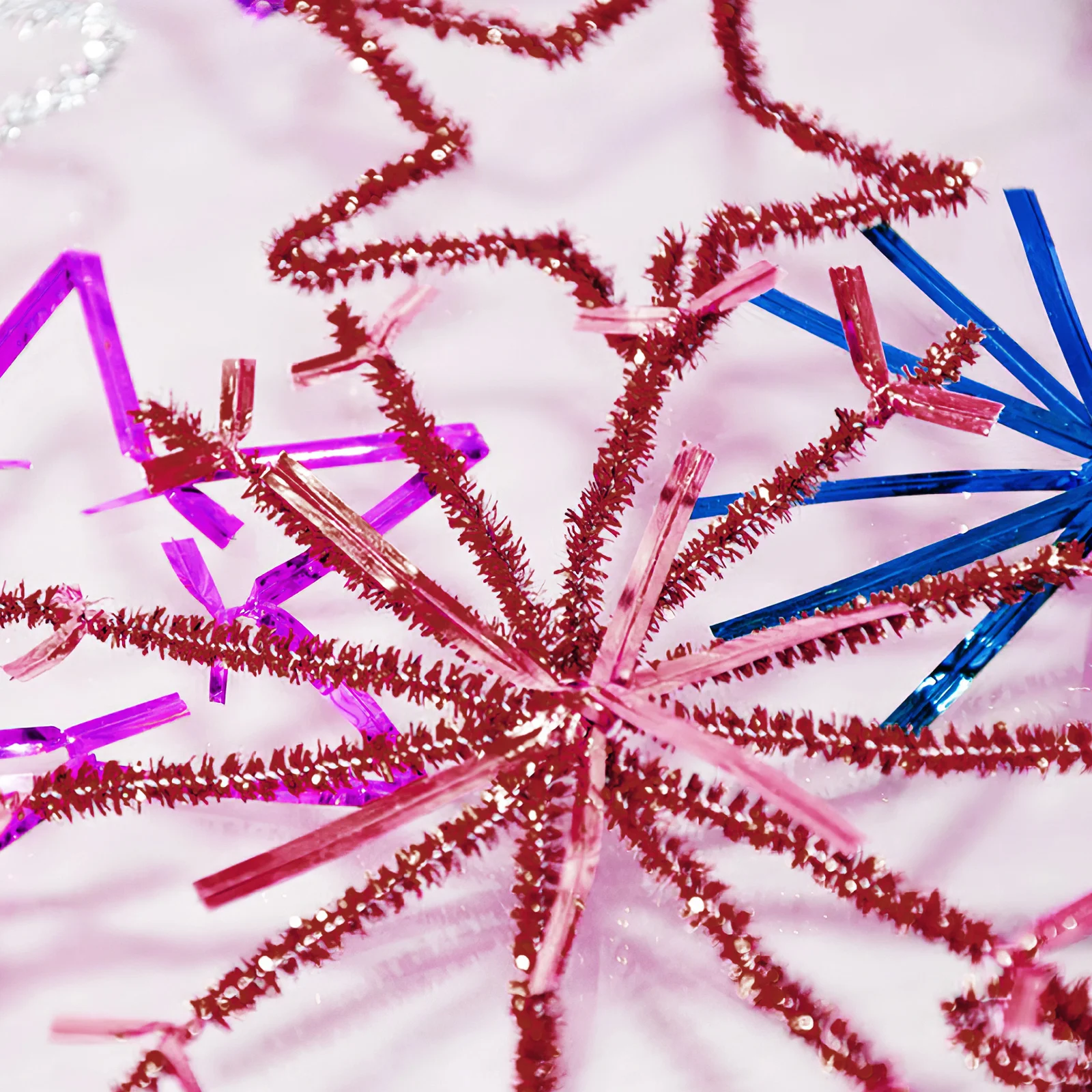 

500Pcs Tinsel Pipe Cleaners Bendable Flexible Metallic Wire Glitter Stems for Crafts DIY Accessories Carnival Classroom Use