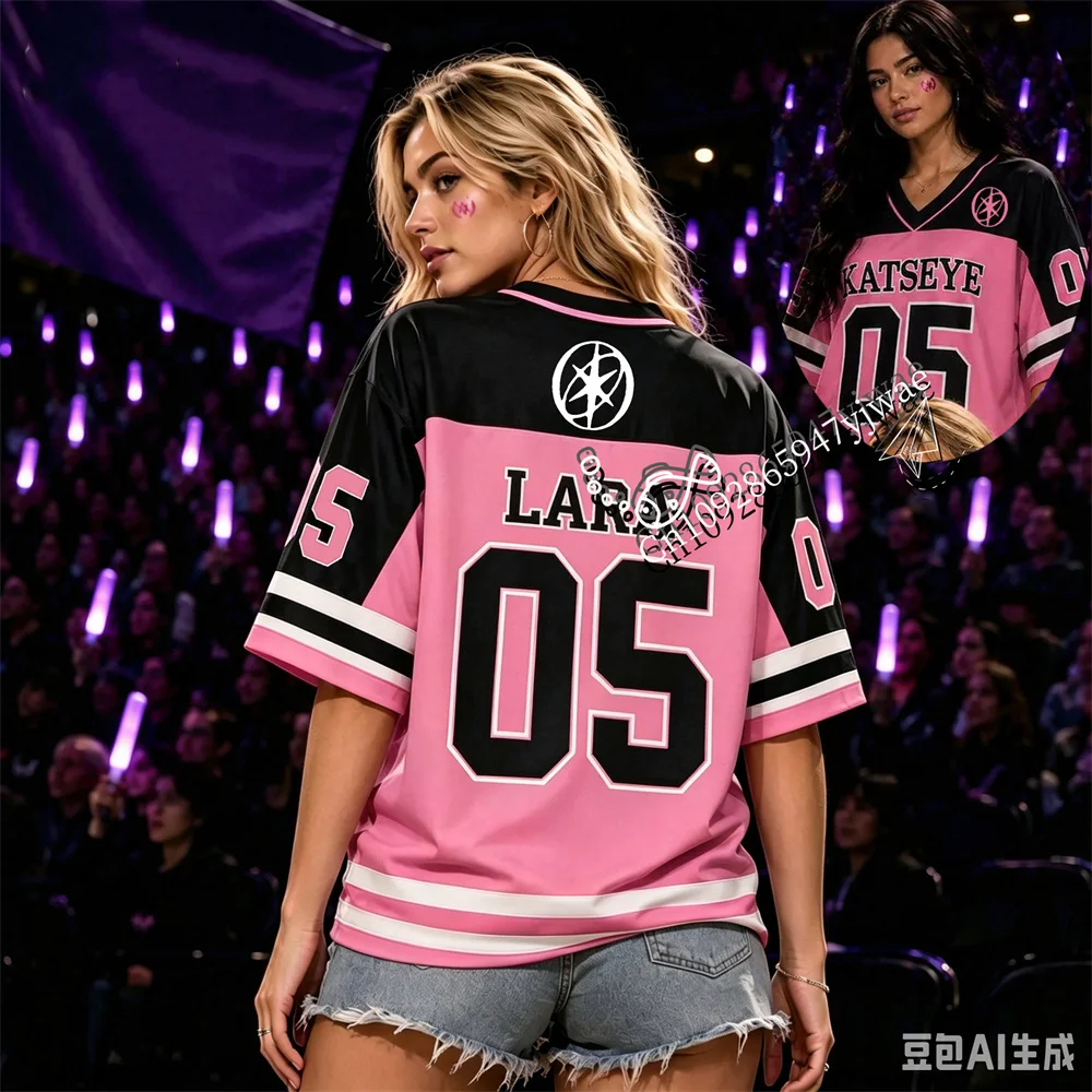 KATSEYE Wildworld Tour Pink&Black Color Match Jersey Eyekons Geschenk-T-Shirt Daniela Yoonchae Mitglied T-Shirt Sommer Herren Damen T-Shirt – Detail 7