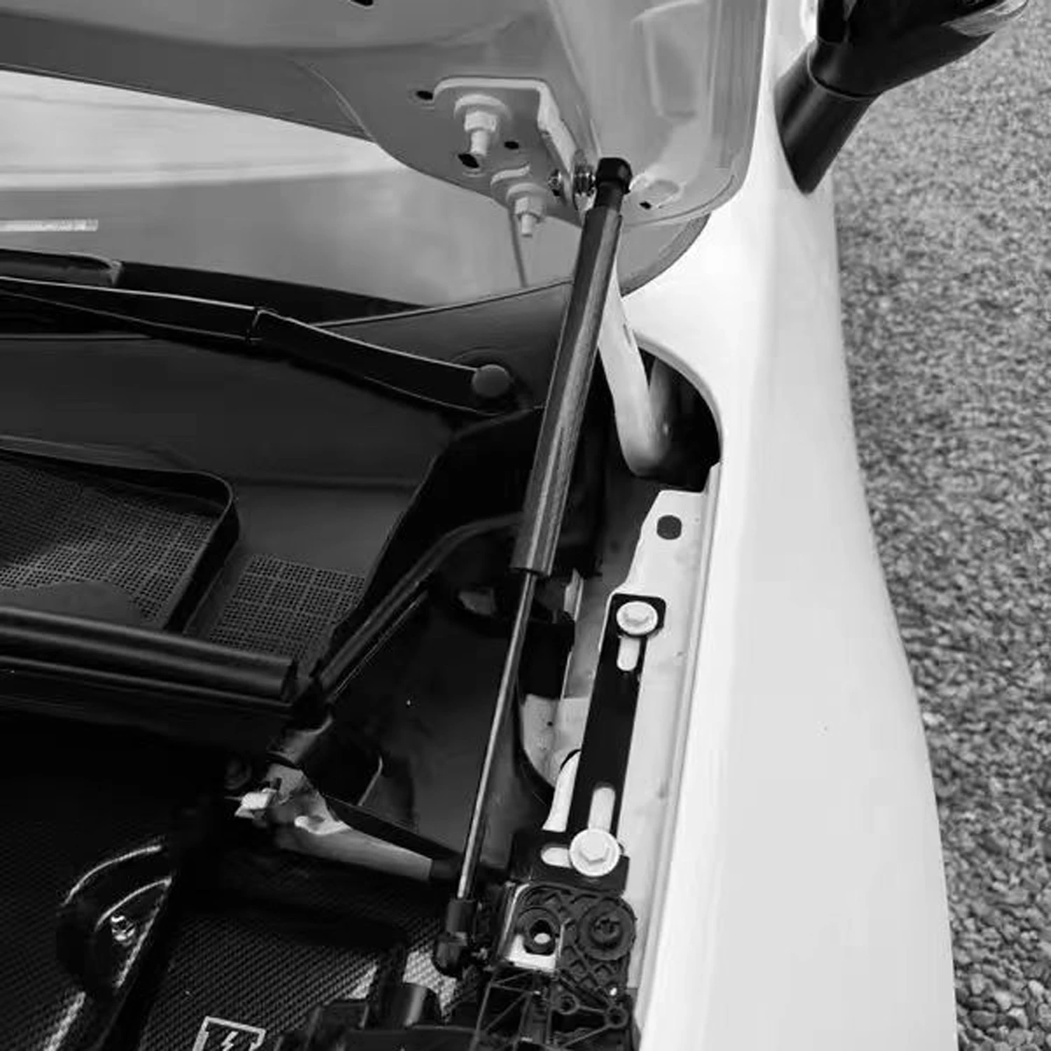 2pcs Front Bonnet Hood Strut Lift Support Bars Gas Spring Dampers Rod For Ford Puma 2019-2023 (Not for Pure Electric Version)
