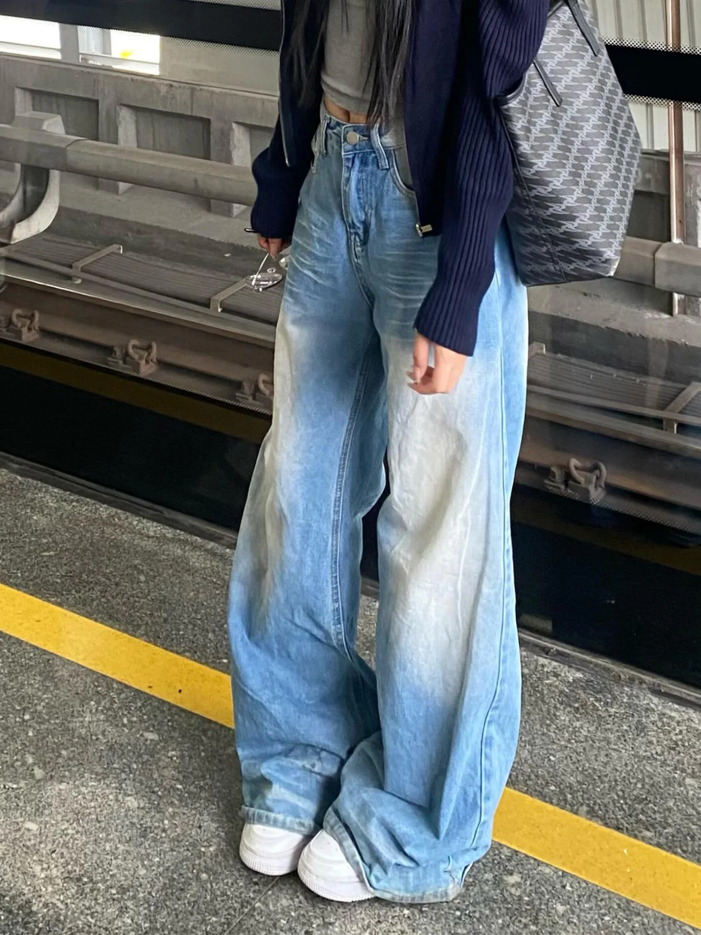 plus Size High Waist Distred Denim Pants Women's Loose Fit Casual Trousers Wide Leg Jeans Slimming Effect Winter New