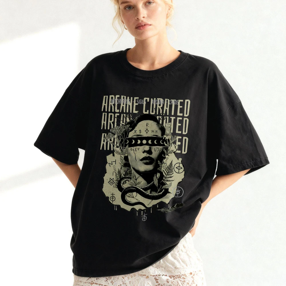 

Футболка на тему ведьмы с темным рисунком фазы луны в консервативном стиле и символами ведьмы Уличная одежда унисекс из чистого хлопка