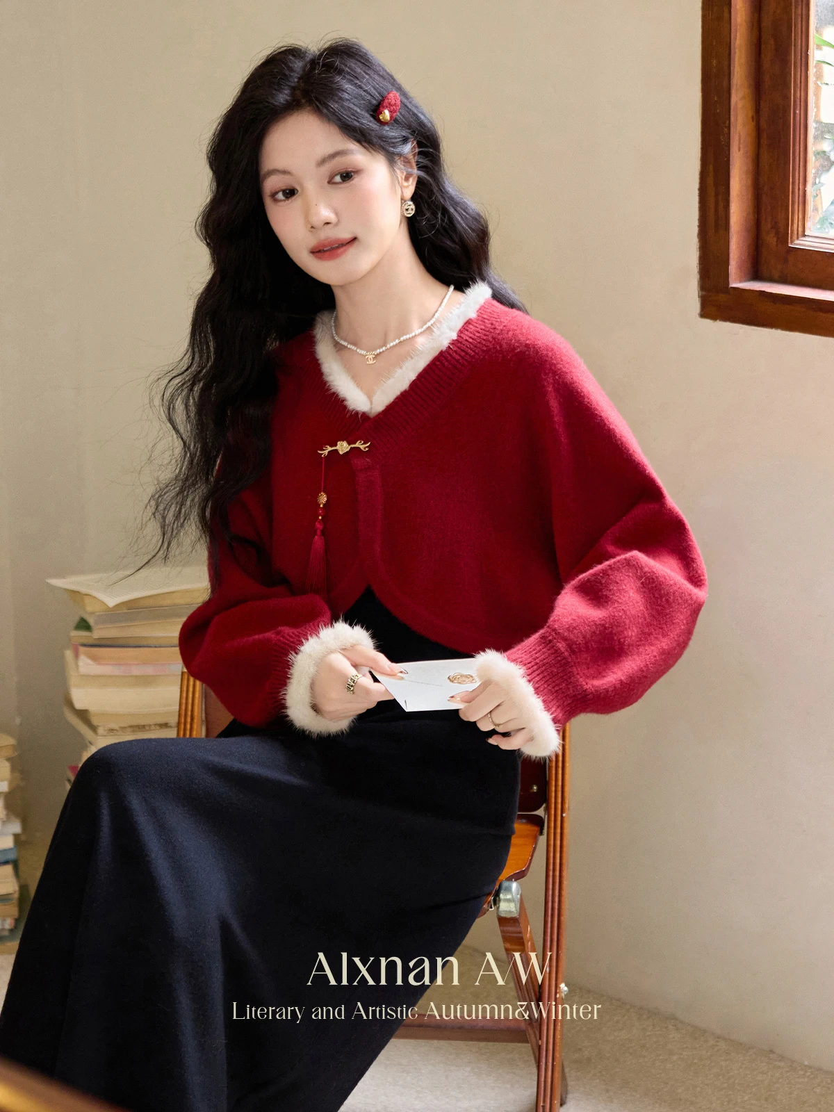 ALXNAN Cardigan lavorato a maglia rosso da donna corto nuovo stile cinese maglioni con design unico con fibbia 2025 autunno top a maniche lunghe L52208SY