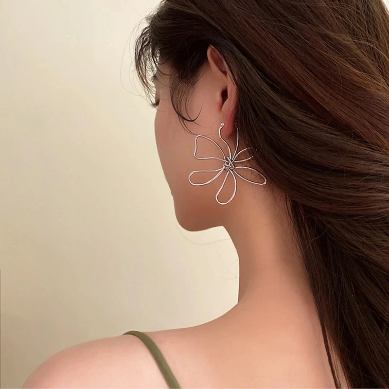 Fashion Flower Earrings For Women Minimalist Metal Lines Hoop Earrings Female Girl Daily Jewelry Accessories Gift