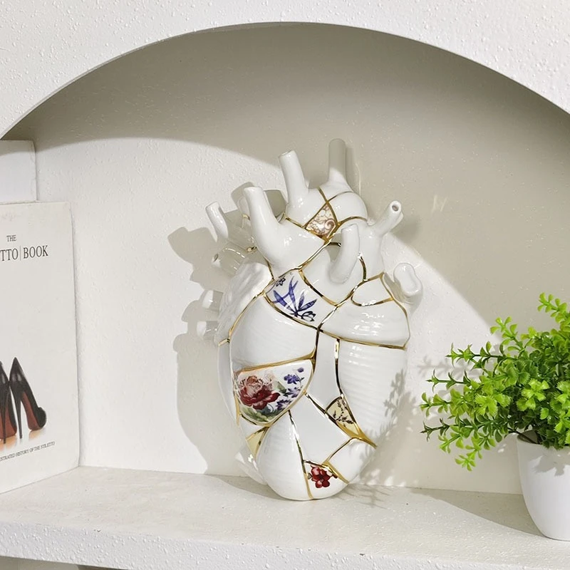 Heart Vase Living Room Wine Cabinet TV Cabinet Home Decoration Item Bone China Creative Light Luxury And High-End Vase