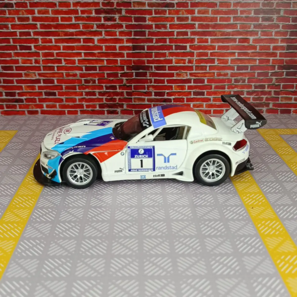 BMW-Z4 gT3 modelo de carro esportivo brinquedo para crianças, 1:32, liga, puxar para trás, simulação, brinquedo, coleção, veículo off-road, presente