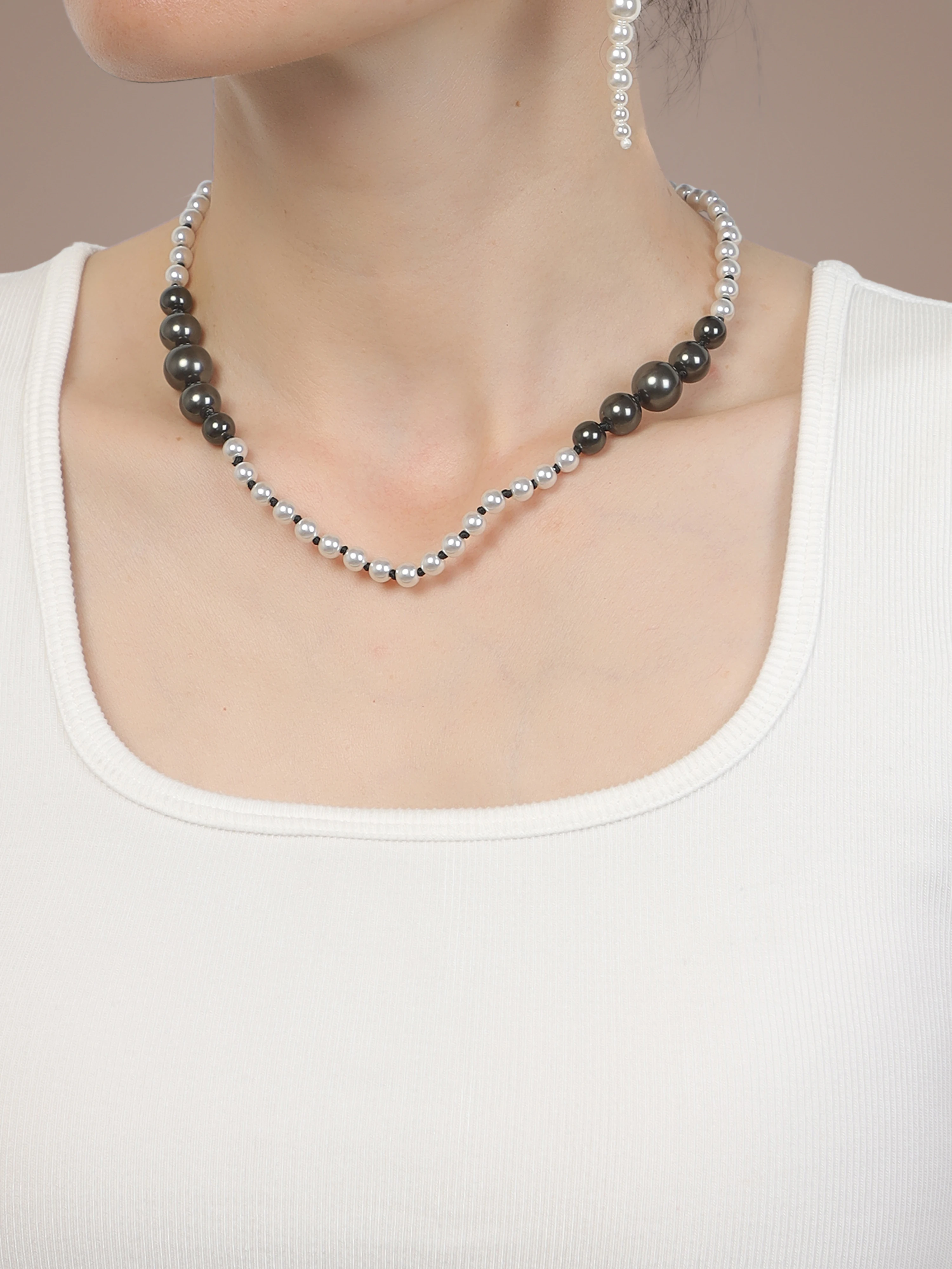 Women Two-Tone Pearl Choker Graduated Black & White Pearls Hand Knotted Statement Necklace