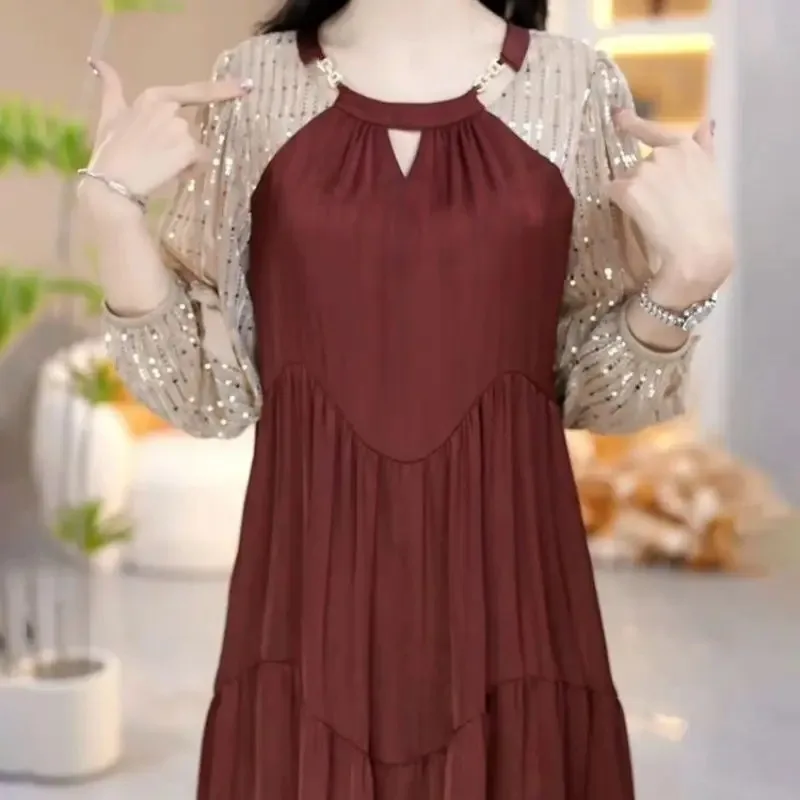 

Элегантное платье высокого класса с элегантным стилем осенью. Новая модная возрастная и утягивающая юбка.