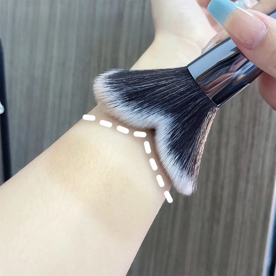 فرشاة إصلاح عظمة الخد على شكل حرف V، فرشاة ظلال الوجه، تصميم على شكل قلب لتناسب الوجه، أدوات مكياج احترافية.