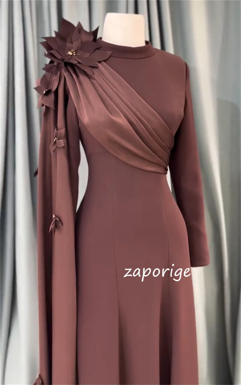 Abiti lunghi gioiello a trapezio con fiori pieghettati in jersey abbinati su misura Occasioni su misura Stile cinese Quinceanera squisito