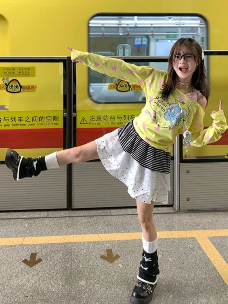 ديبتاون خمر Y2k الجرافيك تي شيرت المرأة Harajuku قبالة الكتف Kawaii الكرتون تيز النمط الياباني كبير الحجم الشارع الشهير تي شيرت