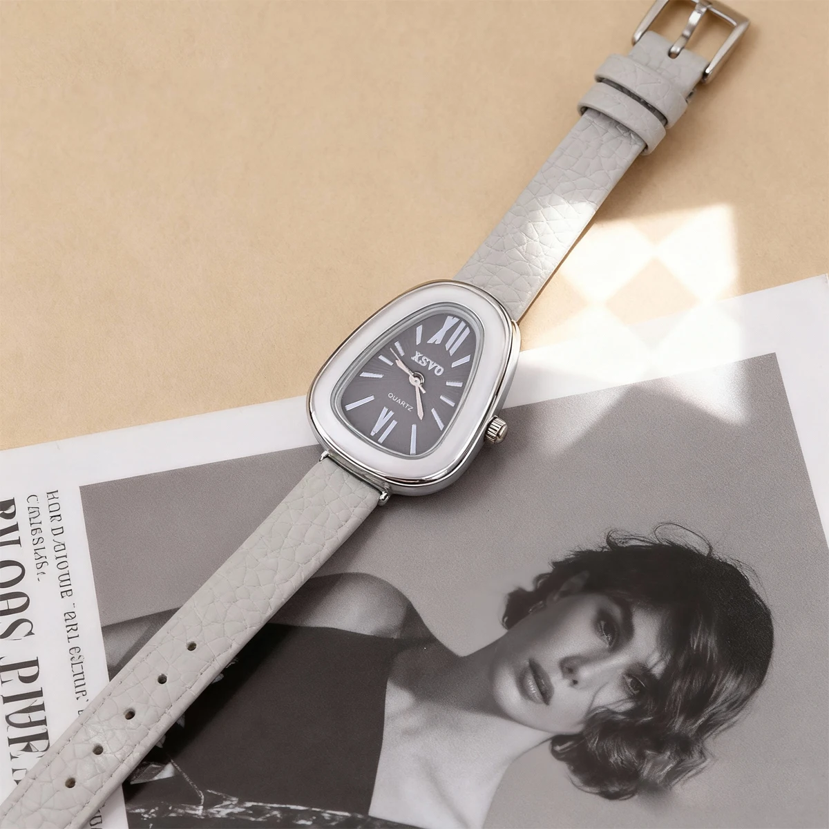 ساعة كوارتز نسائية عصرية ومتعددة الاستخدامات بحزام جلدي على شكل رأس الثعبان، مناسبة للارتداء اليومي، وهدايا عيد الميلاد #2