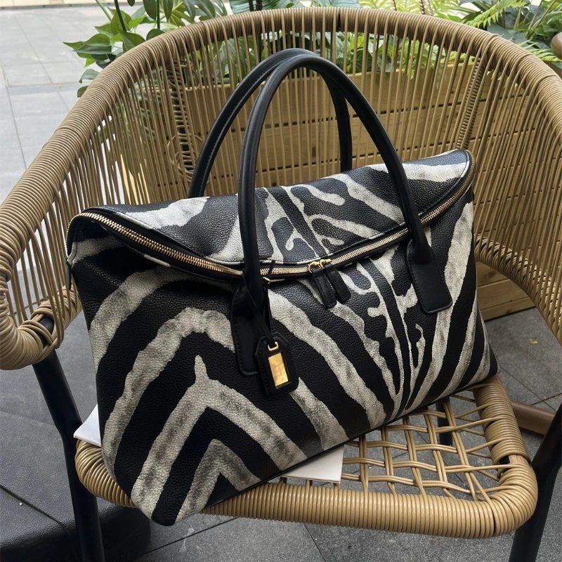 مصمم حقيبة يد فاخرة المرأة 2025 موضة جديدة زيبرا المشارب سعة كبيرة حقيبة سفر عالية الجودة الجدة حقيبة كتف أنيقة #4