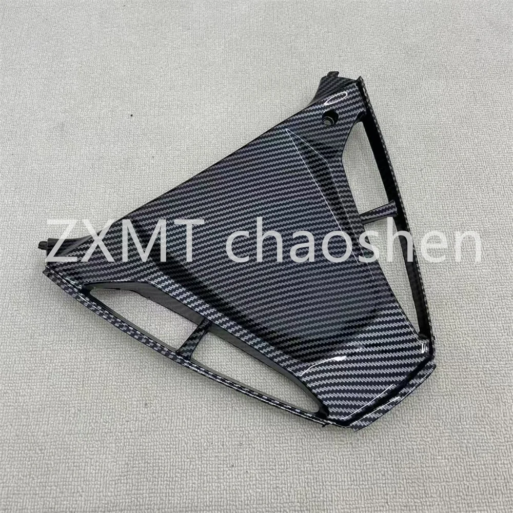 ABS motorcycle fairings are suitable for R1 lower package triangular plates with carbon fiber paint from 2002 to 2003.