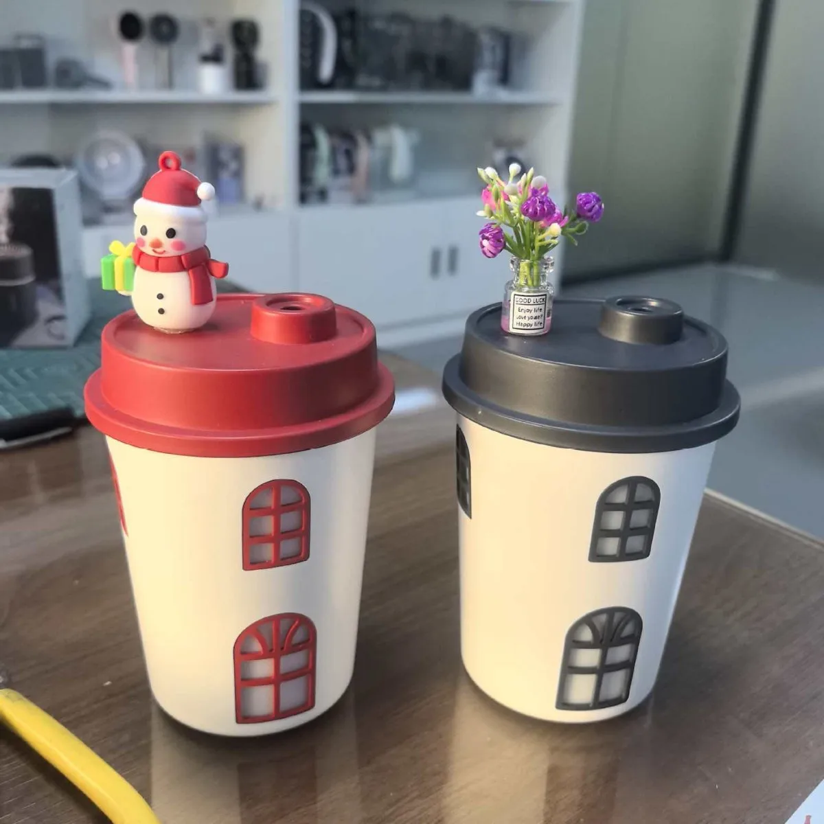 Christmas Cartoon Coffee‑Cup Shaped Humidifier Portable Winter Mist Humidifier Desktop Essential Oil Aroma Diffuser for Gift