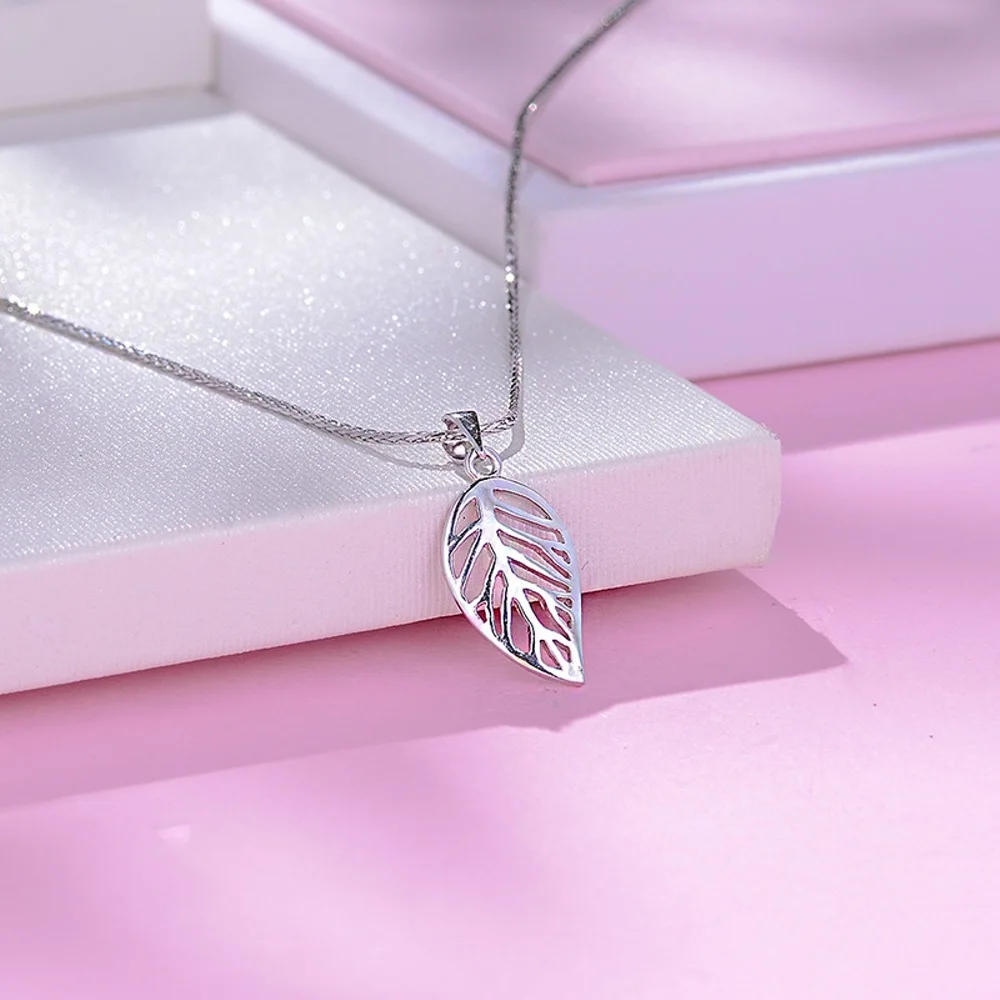 

Real Pure Platinum 950 Men Women Gift Lucky Hollow Leaf Pendant 1.5-1.6g PT950