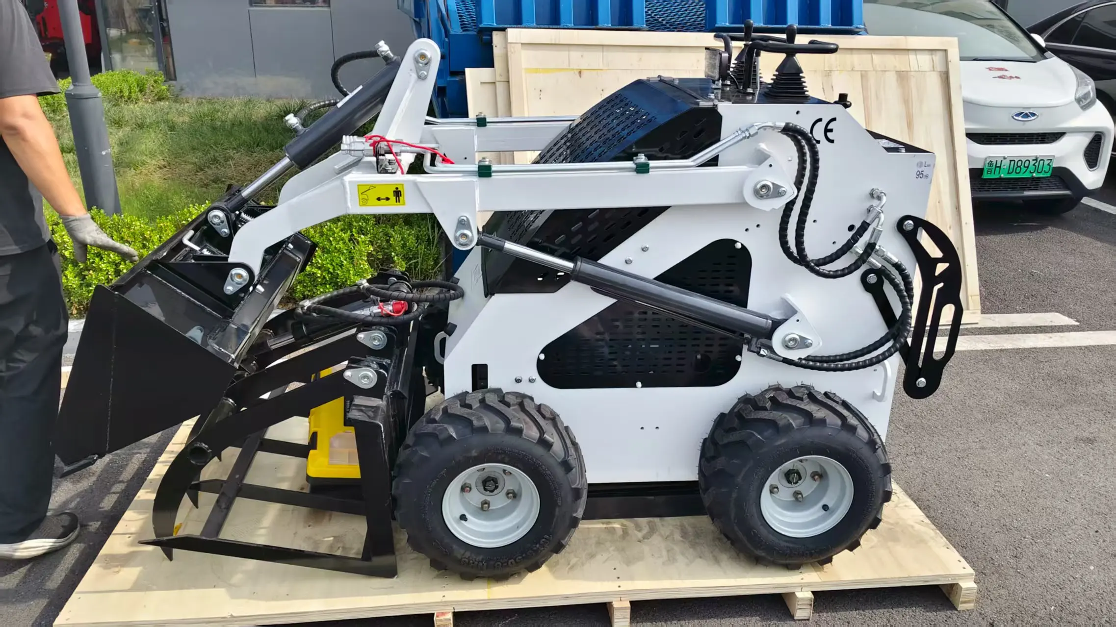 

Mini Skid Steer Loader Wheel Front Loader Customized Small Kubota EPA Euro V Compliant Free Shipping for Construction Equipment