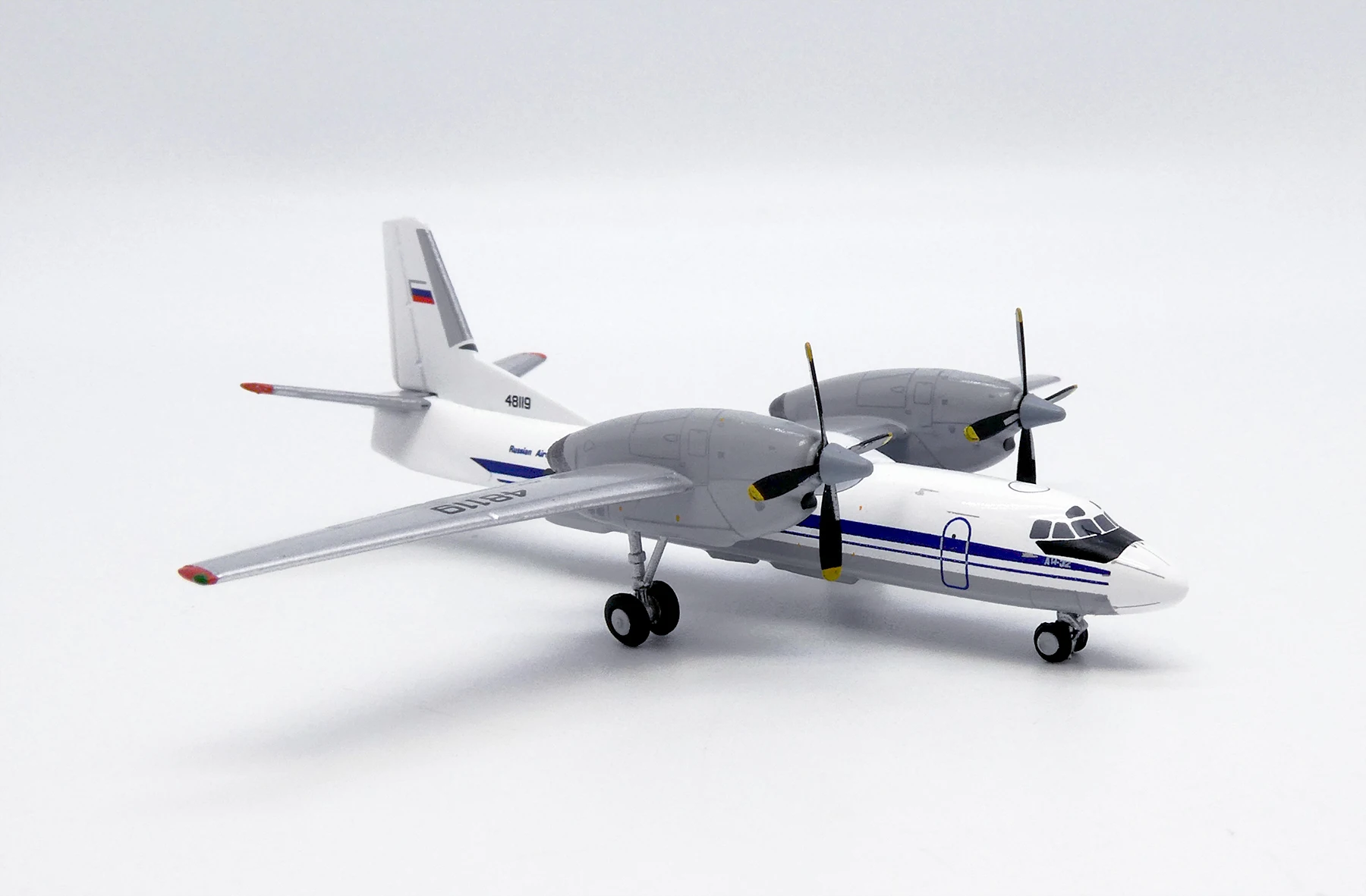 LH4329 1/400 Russian An-32 transport aircraft model 48119 Alloy finished product collection model