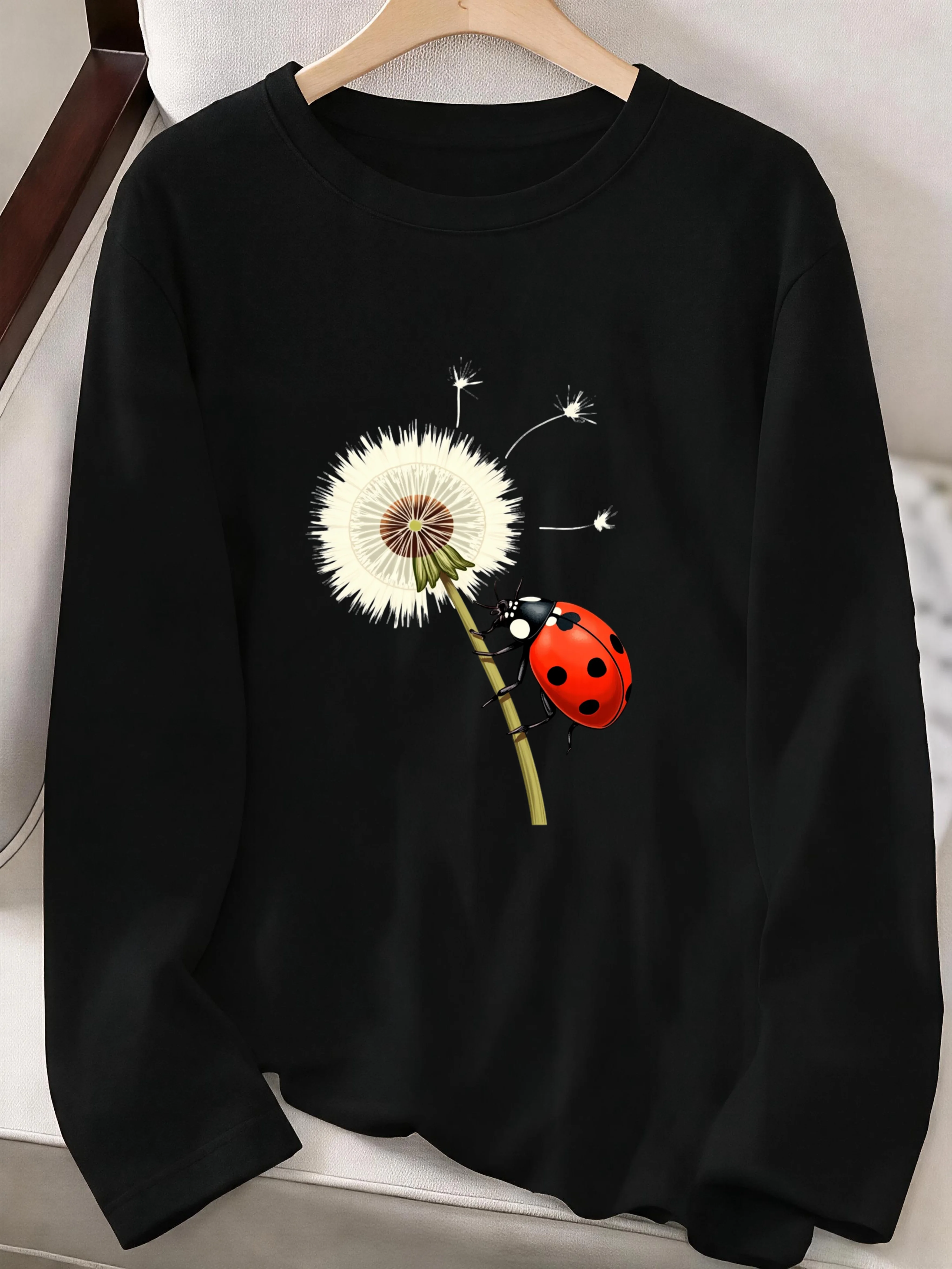 Funny Clothes Outfit Women's Graphic Y2k T-Shirt Casual Crew Neck Long Sleeve Tees Tops with Dandelion and Ladybug Print Fem