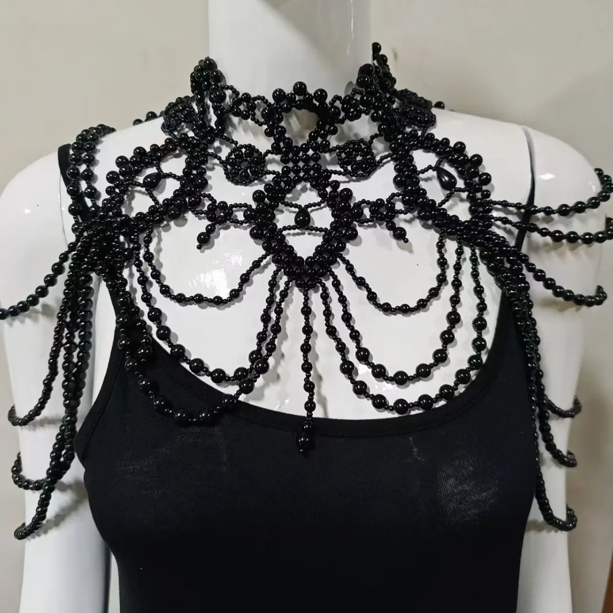Hollow Out Lace Pattern Shoulder Chain Luxurious Statement Neck Cape Epaulet Vintage Gothic Stage Party Costume Accessory