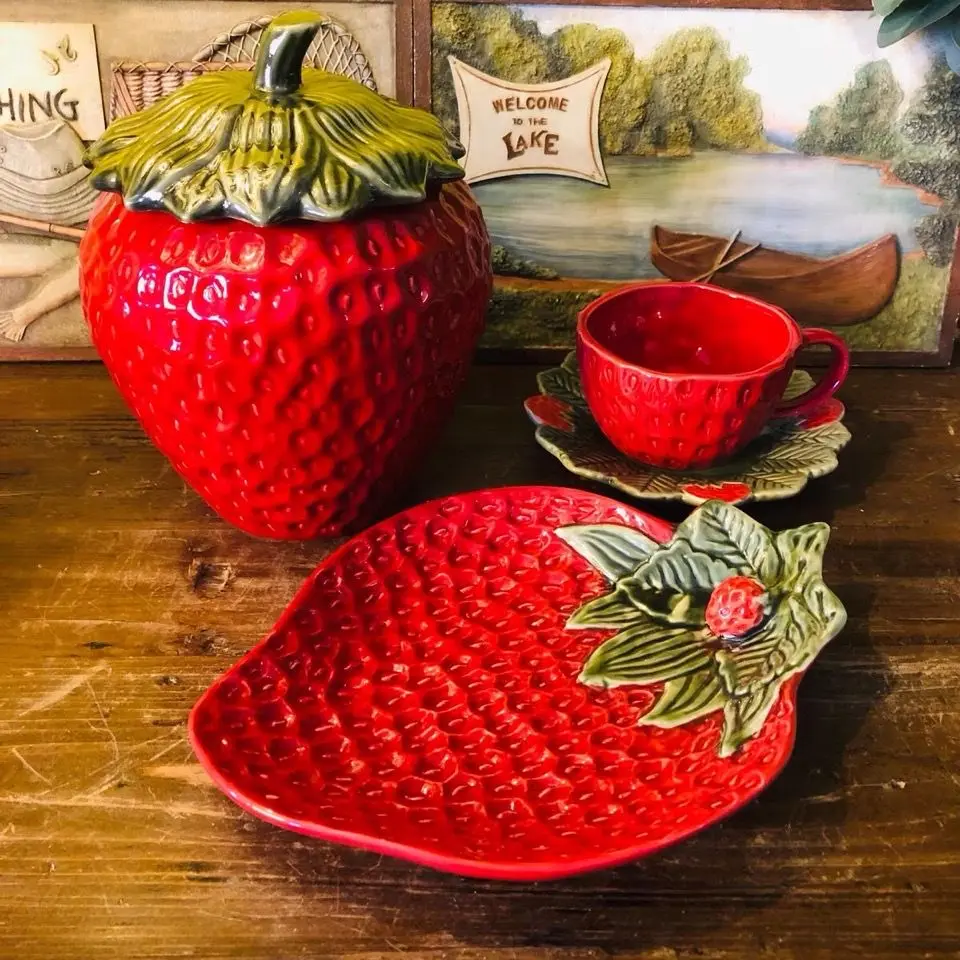 Exportación de tazas de café de la serie de fresas portugués, color bajo vidriado tallado tridimensional 3D pintado a mano