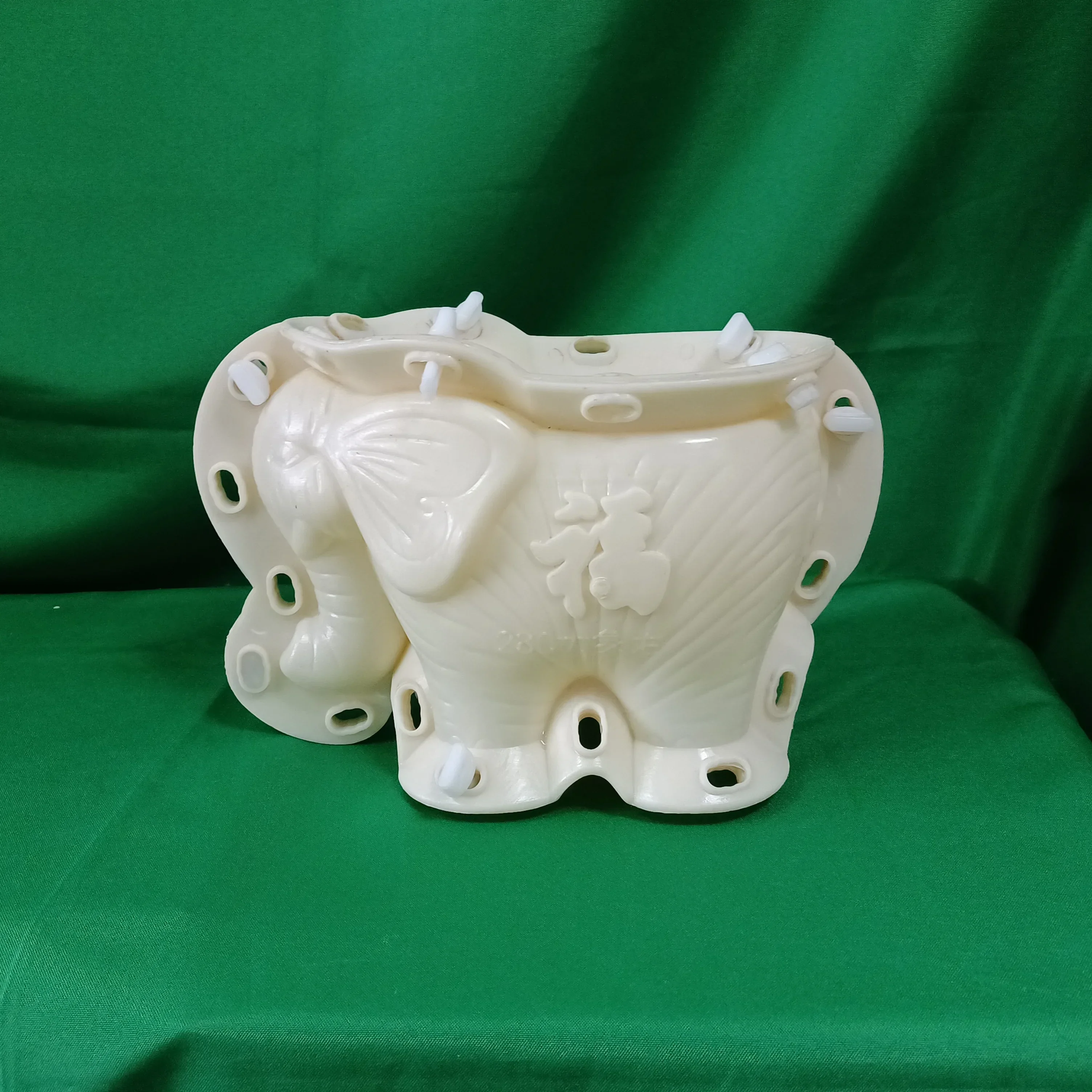 Precast Garden ตกแต่งคอนกรีตสัตว์ช้างรูปร่างชาวไร่ดอกไม้หม้อแม่พิมพ์สําหรับ Garden