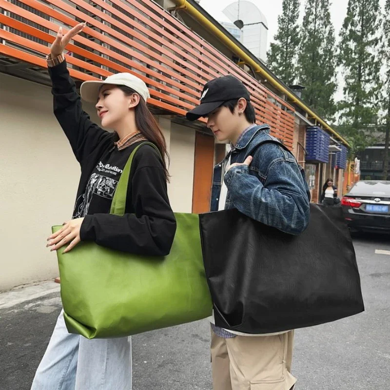 New PU Black Zipper Large Capacity Handbag Lightweight Soft Leather Shoulder Bag Unisex Simple Fashionable Versatile Tote Bags image 6