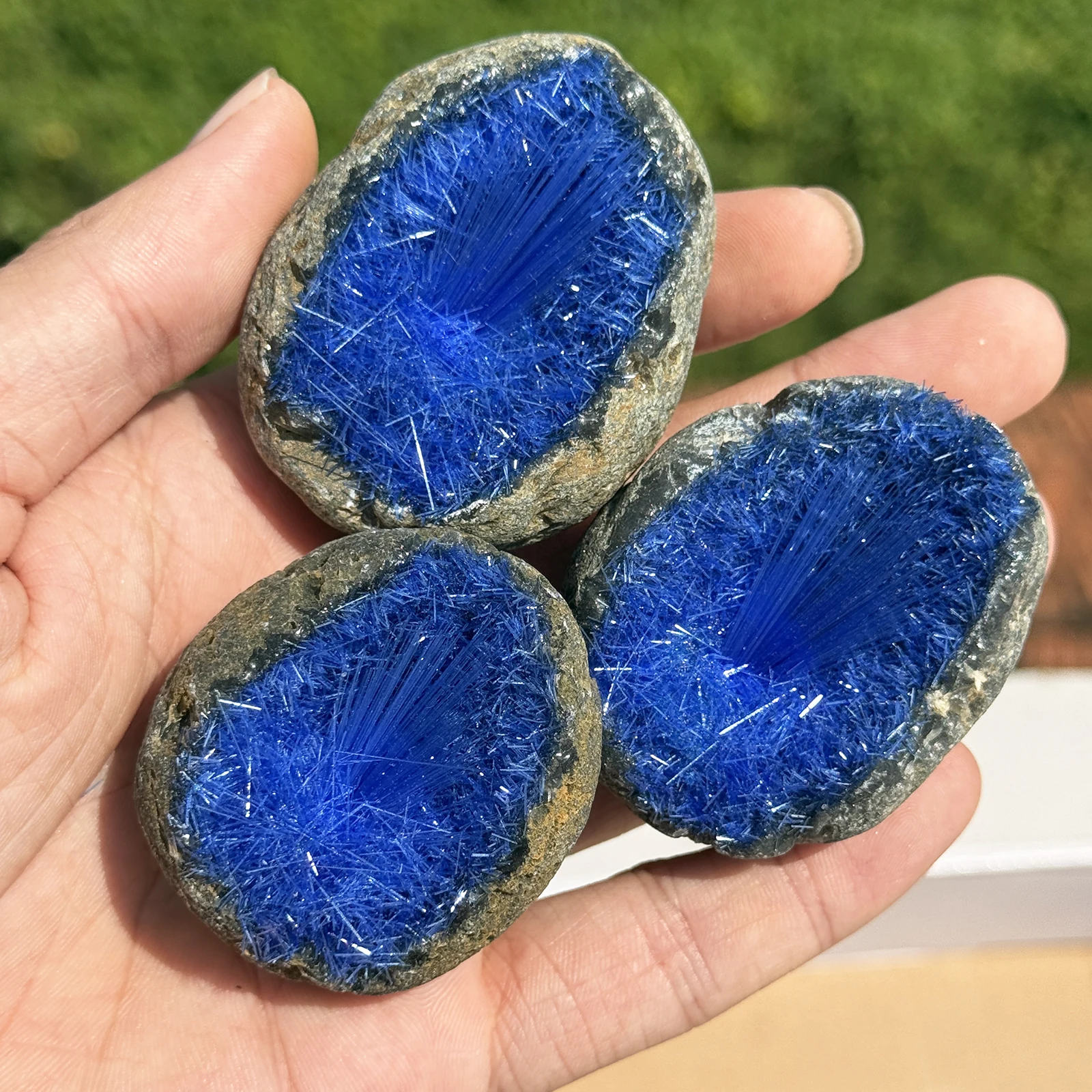 1 قطعة عينة الكهف المعدنية، كريستال على شكل إبرة زرقاء - عمل فني جمالي طبيعي أنيق، هيكل عالي الجودة،