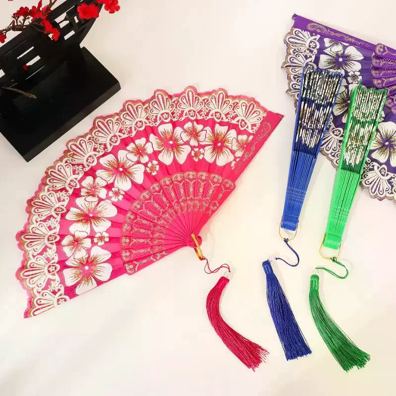 Éventail pliant à fleurs de style chinois pour spectacles et photos Hanfu, avec un design élégant de fleurs et de pompons perlés, décoration festive