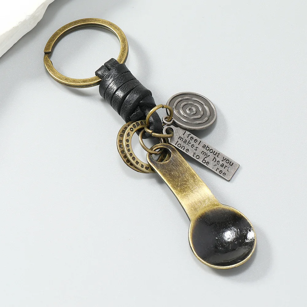 New minimalist metal retro spoon keychain made of cowhide rope woven car keychain pendant for couples, men's and women's accesso