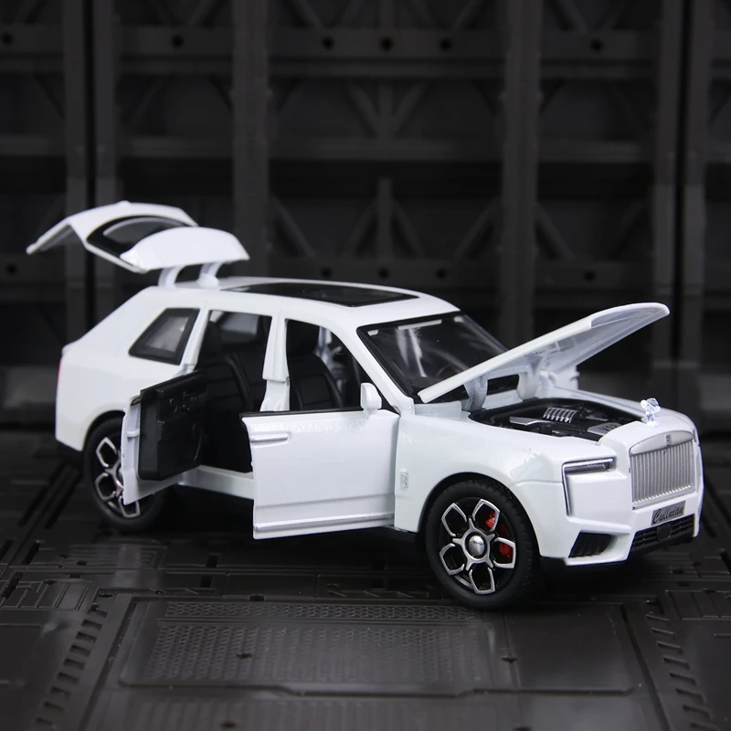 1:32 Rolls Royce Cullinan puertas de modelo de coche de aleación y capó de motor, el maletero se puede abrir tiene funciones de sonido y iluminación simuladas