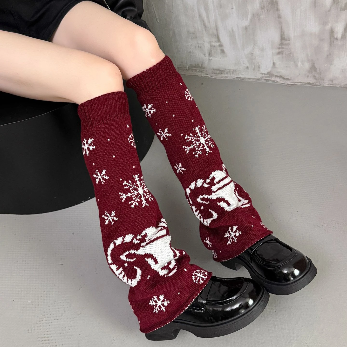 meias-de-inverno-vintage-fair-isle-para-mulheres-vermelho-vinho-padrao-de-flocos-de-neve-com-fenda-na-barra