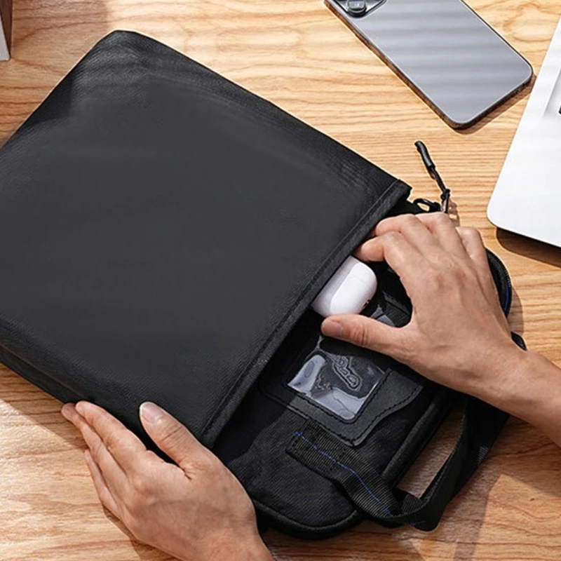  Water Resistant Shoulder Messengers Case With Cushioned Compartment For Laptop