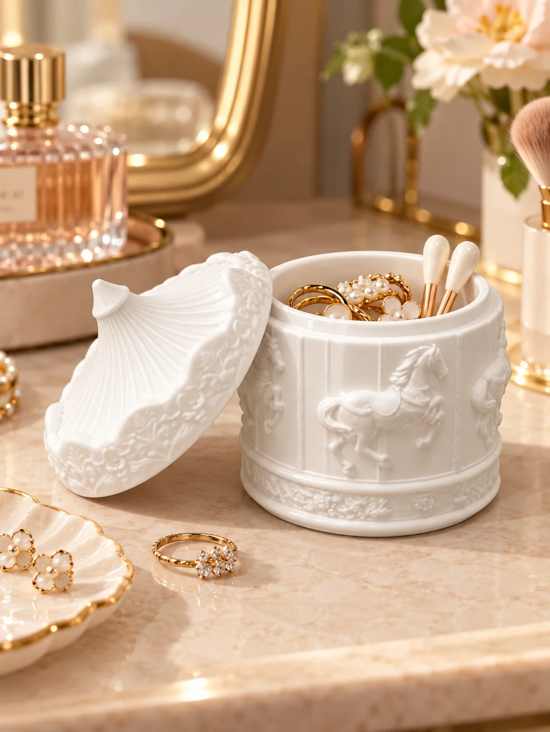 3D Printed White Petg Carousel Storage Jar with Three-Dimensional Embossed Horse Pattern Jewelry Box, Featuring a Dust-Proof Tent-Style Lid with Lace Texture Design, Elegant, Cute, Romantic, Vintage Girly Style, Can Store Cotton Swabs, Earrings, Rings, Paper Clips, Hair Ties, Small Items, Dressing Table Desktop Storage Organizer, Suitable for Bathroom, Makeup Table, Office Desk, Bedroom, Dual-Purpose for Home Decoration and Practical Storage, Compact and Space-Saving, Say Goodbye to Clutter
