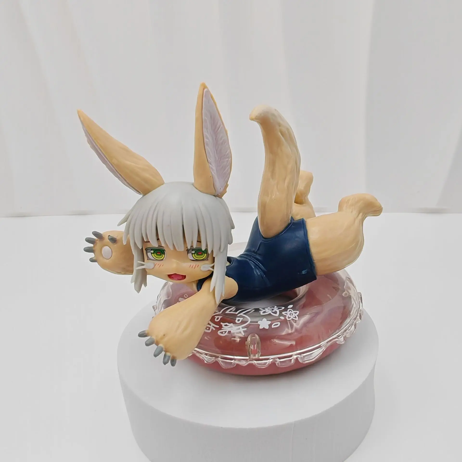 Anime Made in Abyss Nanachi q-versie kawaii badpak Action Figure PVC Modus standbeeld Speelgoed Pop Auto ornamenten Collectie Geschenken