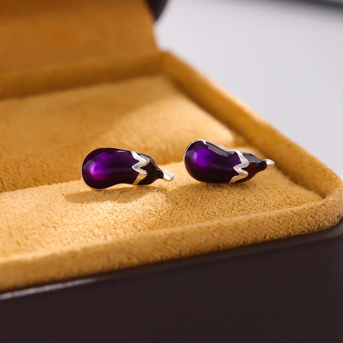 

Creative Cute Fresh And Lovely Eggplant Fashion 925 Sterling Silver Jewelry Colorful Purple Epoxy Women Stud Earrings E023