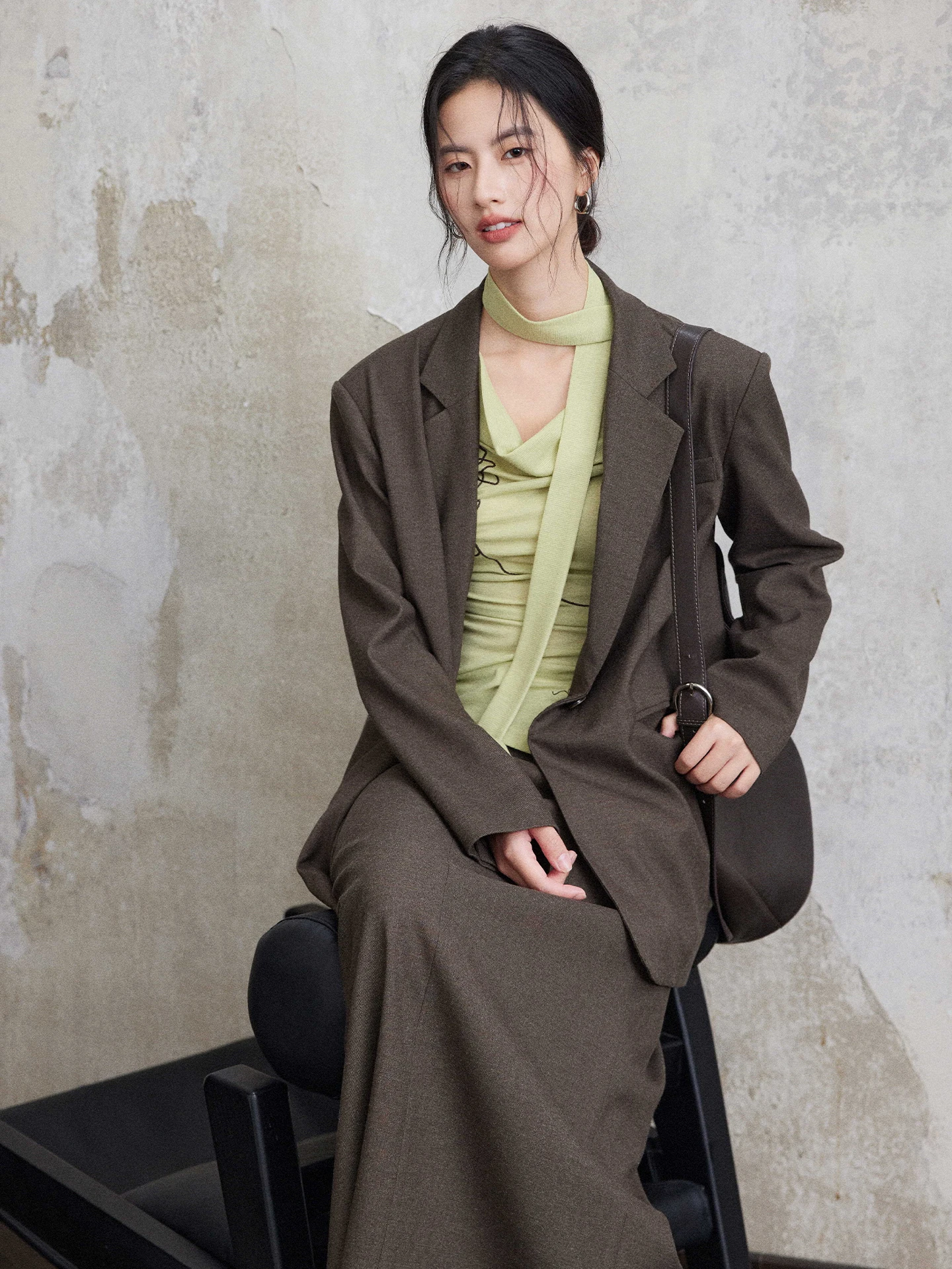 エレガントなルーズフィットビジネススーツセットシンプルでありながらスタイリッシュな通勤着プロフェッショナルルックカジュアルシックな女性用長袖スーツ