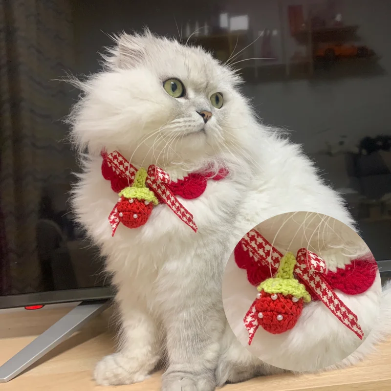 

New Christmas Pet Collars, Cats, Dogs, Santa Claus Bells red strawberry Knitted Scarves, Cute Pet Decorations, Bows Ornament