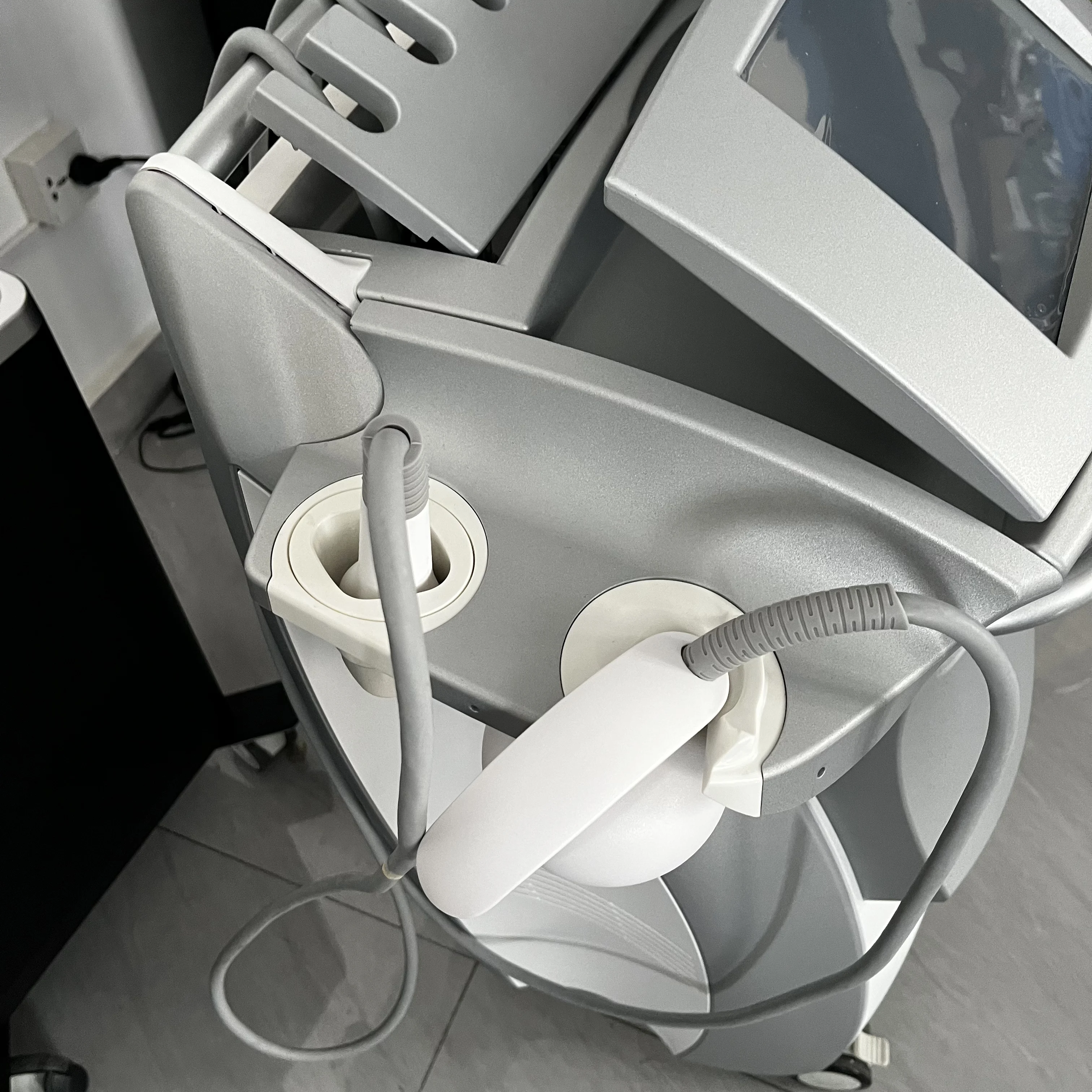 

4D Professional VariPulse Multifunctional Body Slimming Vacuum Machine Tightens the Skin Fades Pregnancy Marks