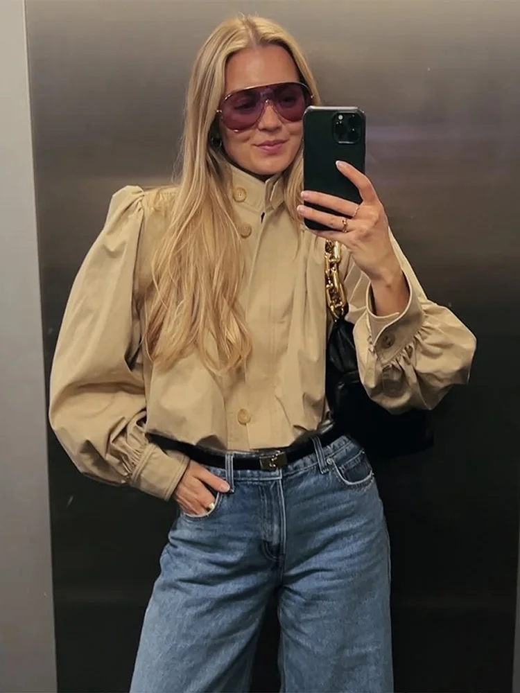 Рисунок 5 - Модный женский плащ-стойка с длинным рукавом