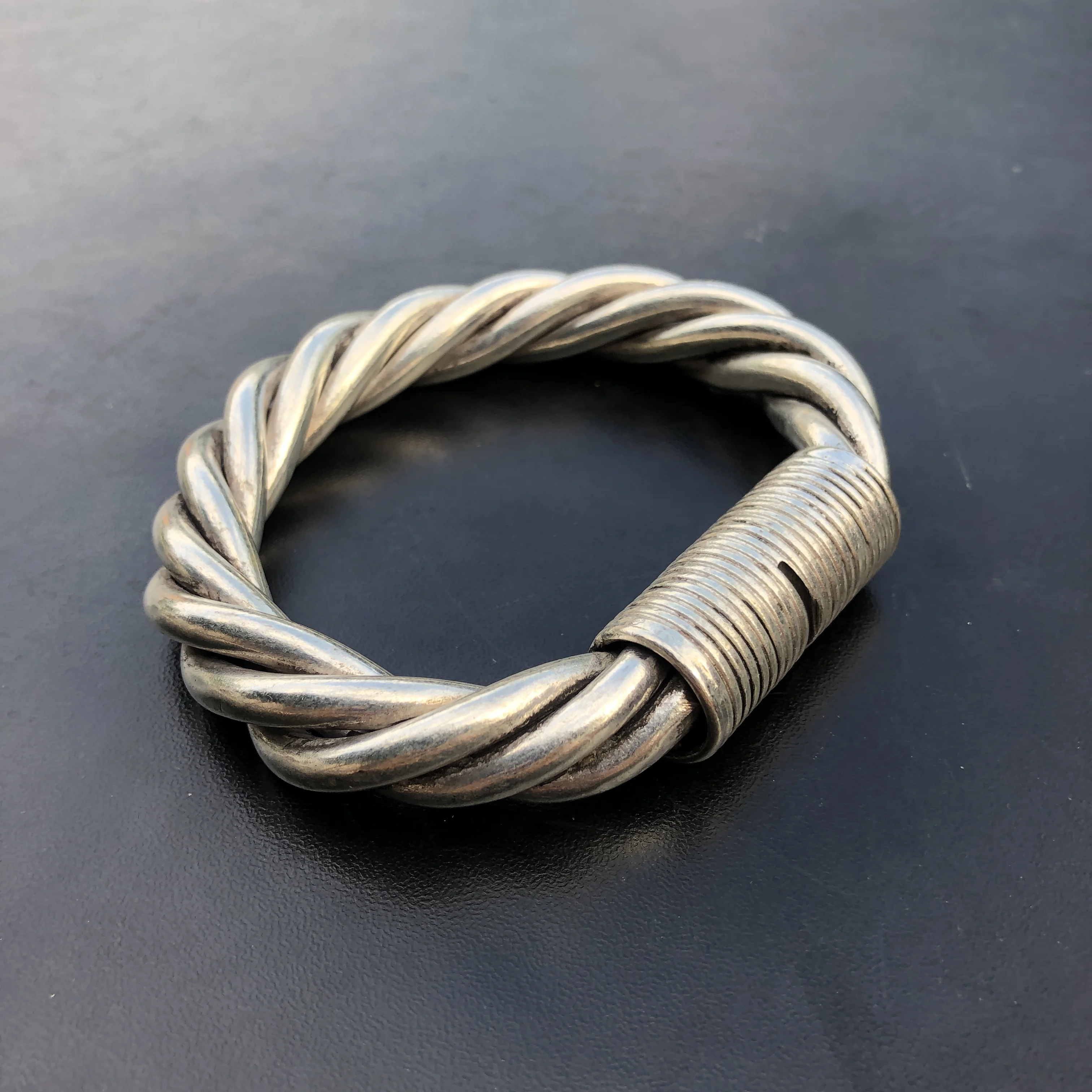 Vintage Tibetan Silver Twisted Rope Bangle Hand‑Braided Wire Wrap End Retro Ethnic Tribal Open Bracelet Women Statement Jewelry