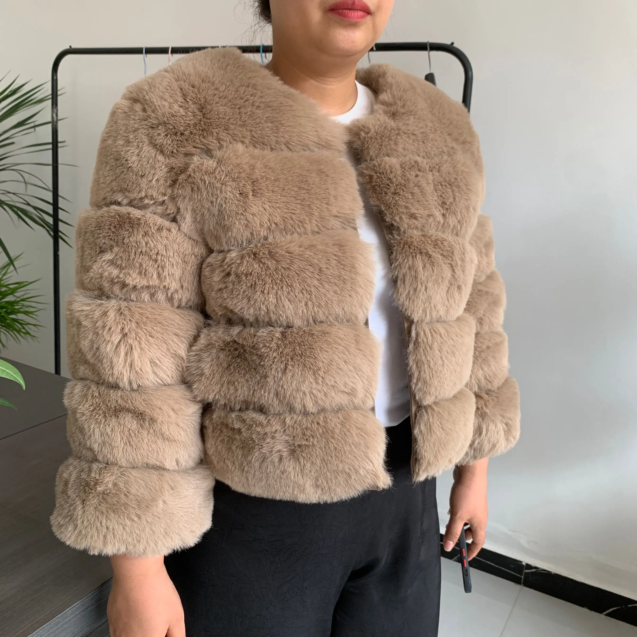 Damen Mode Kunstpelzmantel Super Angesagter Herbst Winter Kurzer Kunstfuchspelz Flauschige Jacke Hochwertig 7XL Damen Pelzmäntel – Detail 22