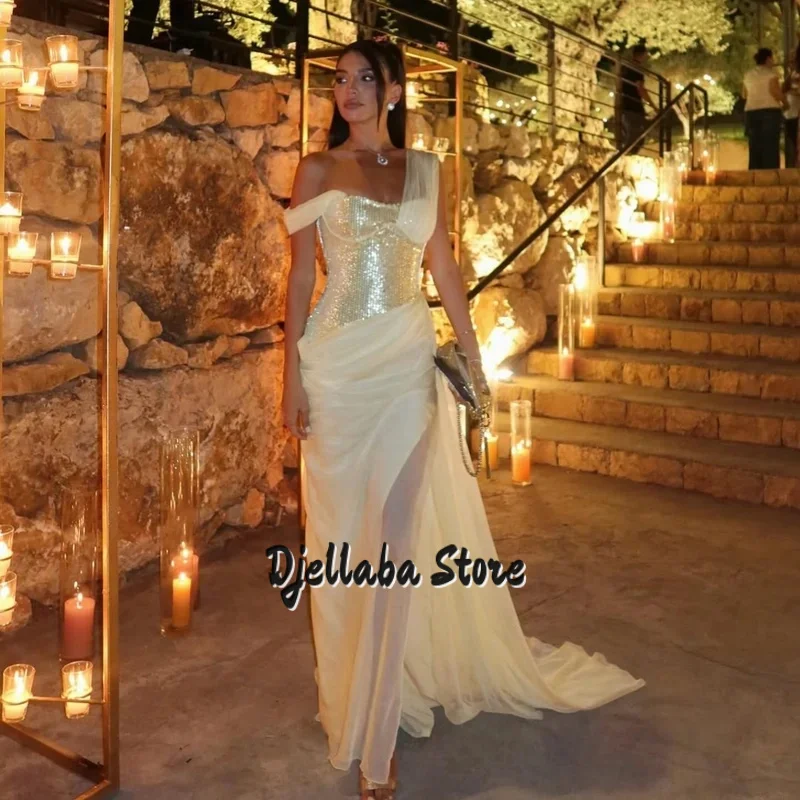 فستان حفلة موسيقية بكتف واحد مزين بالترتر الأصفر مخصص بفتحة جانبية بدون حمالات من قماش التفتا على شكل حرف a للسهرات الرسمية