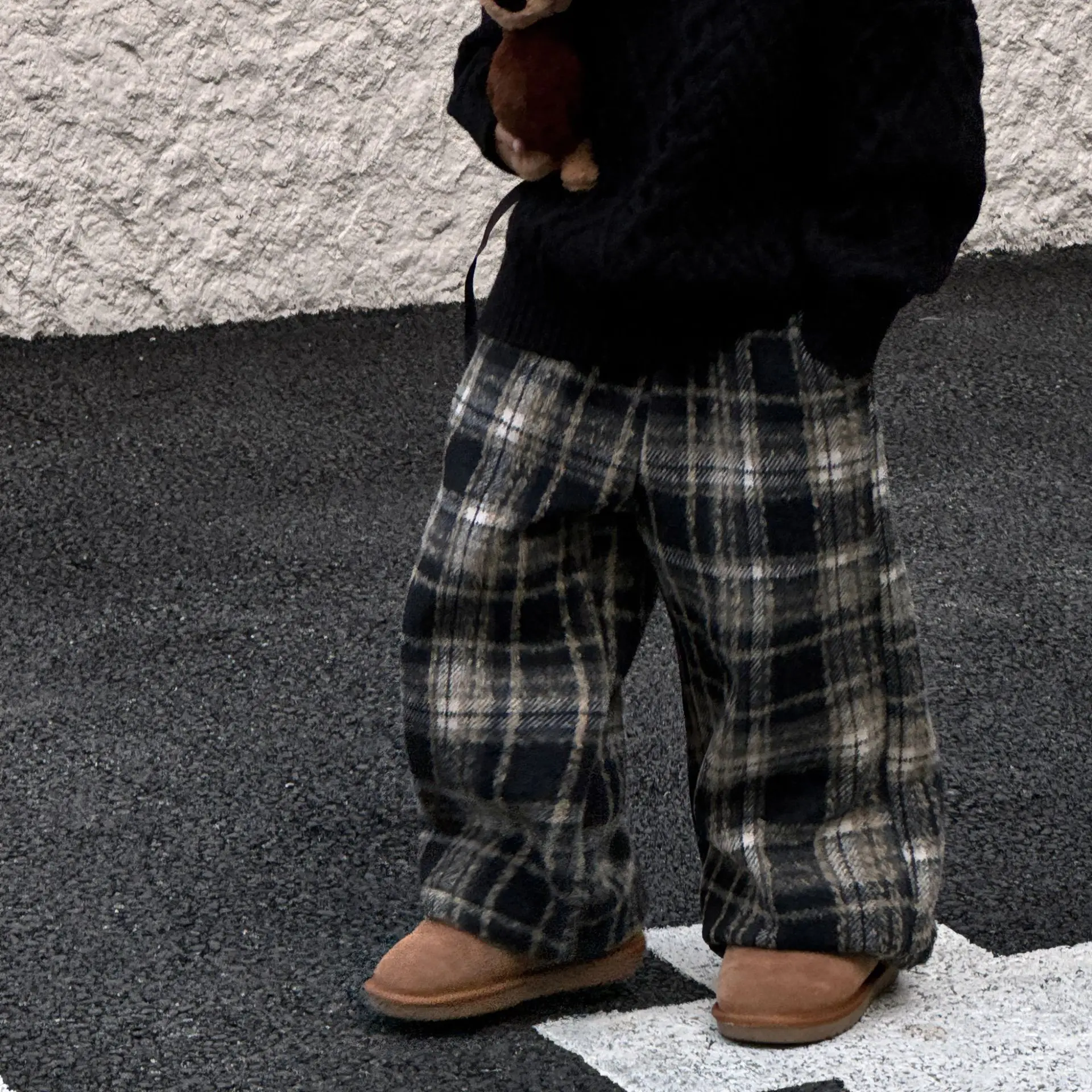 

2025 Winter New Korean-Style Boys' Fashionable and Versatile Plaid Vintage Thickened Fleece Pants for Kids